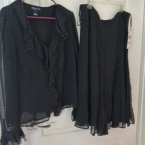 Jones New York signature on pl percent silk yarn. Length of skirt is 28 inches